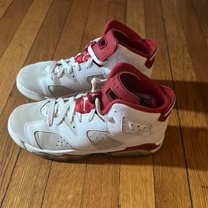 Size 7y this size is selling for $263 plus the fees on stock x